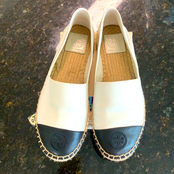 Tory Burch Size 7 black and white shoes